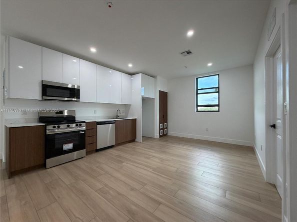 1037 NW 2nd St, Miami FL 33128