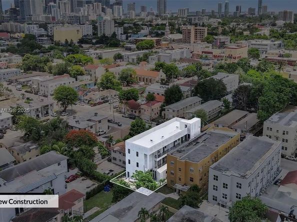 1037 NW 2nd St, Miami FL 33128