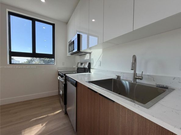 1037 NW 2nd St, Miami FL 33128