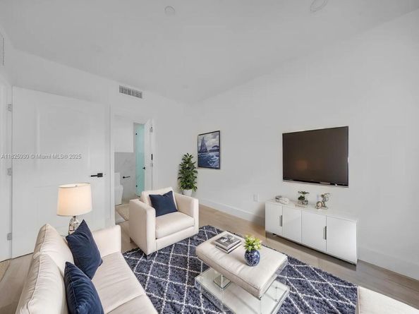 1037 NW 2nd St, Miami FL 33128