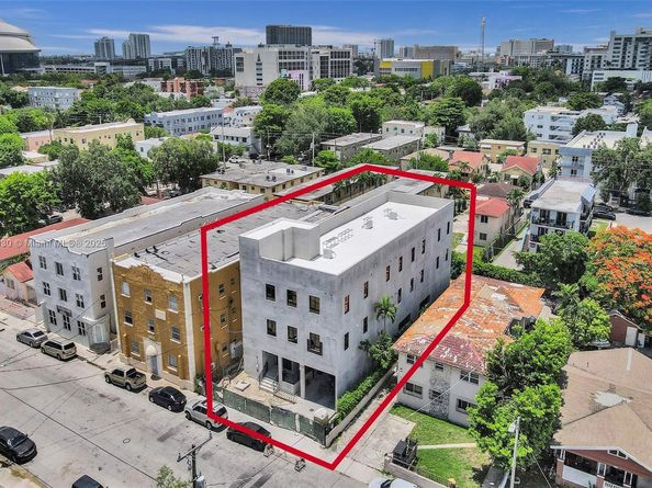 1037 NW 2nd St, Miami FL 33128