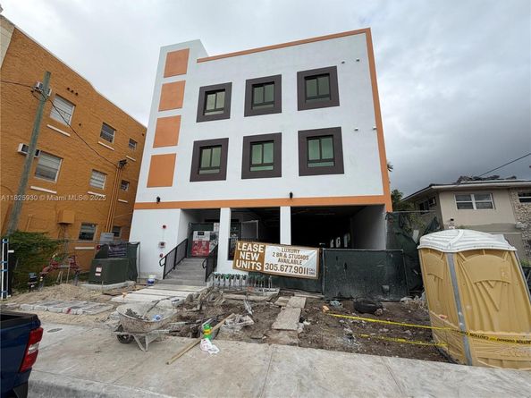 1037 NW 2nd St, Miami FL 33128