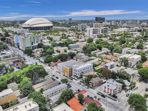 1037 NW 2nd St, Miami FL 33128