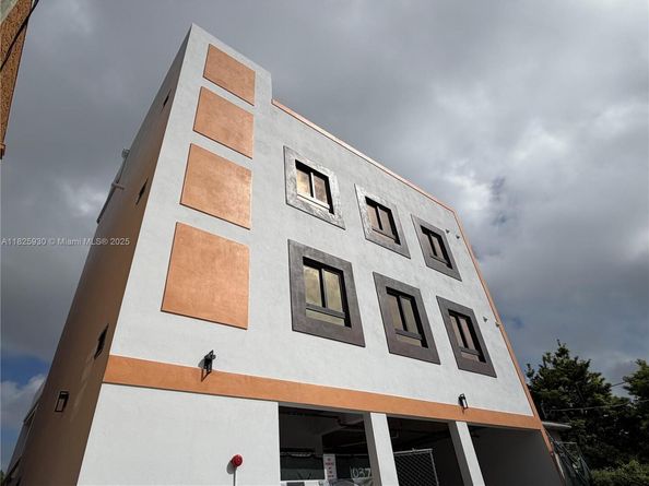 1037 NW 2nd St, Miami FL 33128
