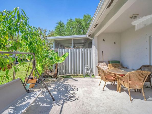 4266 SW 10th Pl, Deerfield Beach FL 33442