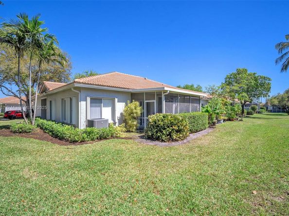 4266 SW 10th Pl, Deerfield Beach FL 33442