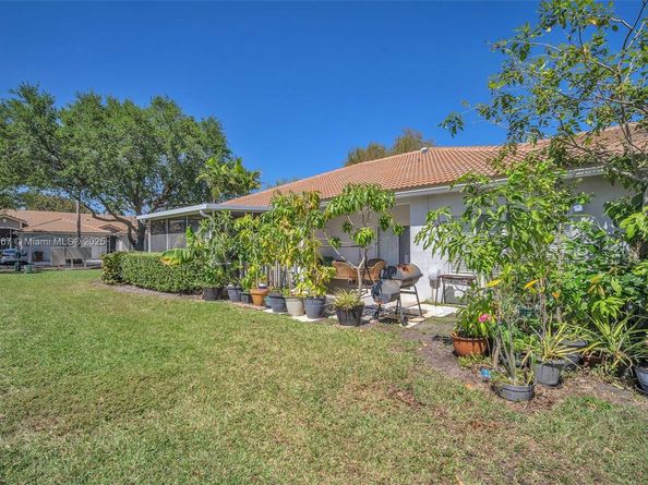 4266 SW 10th Pl, Deerfield Beach FL 33442