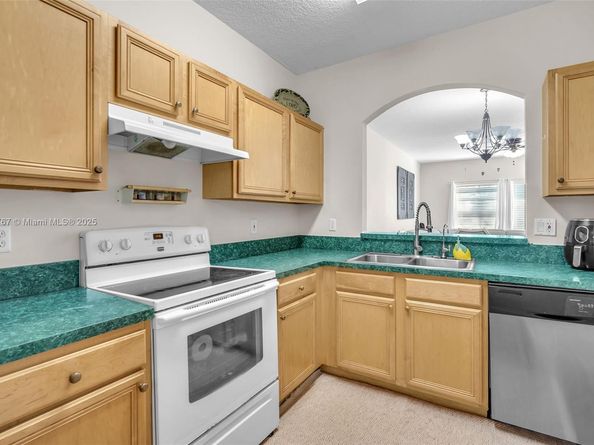 4266 SW 10th Pl, Deerfield Beach FL 33442