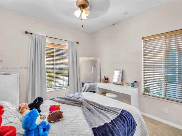 4266 SW 10th Pl, Deerfield Beach FL 33442