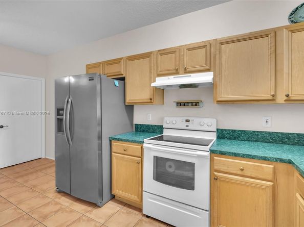 4266 SW 10th Pl, Deerfield Beach FL 33442