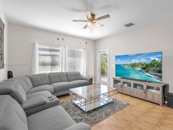 4266 SW 10th Pl, Deerfield Beach FL 33442
