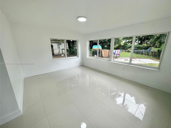 5740 Freedom St, Hollywood FL 33021