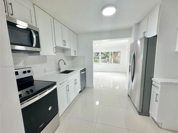 5740 Freedom St, Hollywood FL 33021