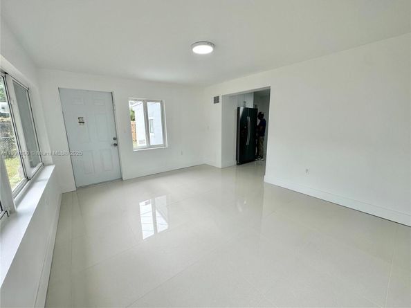 5740 Freedom St, Hollywood FL 33021