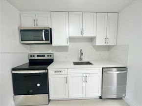 5740 Freedom St, Hollywood FL 33021