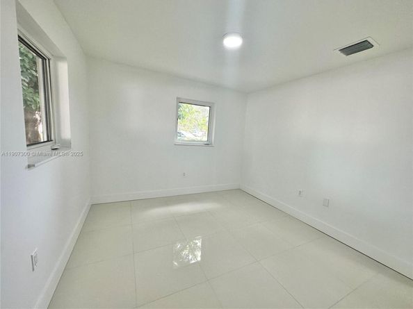 5740 Freedom St, Hollywood FL 33021