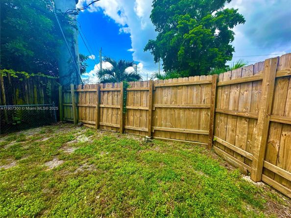 5740 Freedom St, Hollywood FL 33021