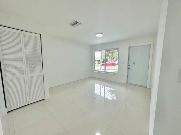 5740 Freedom St, Hollywood FL 33021