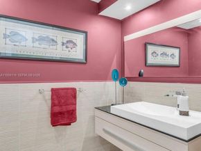 808 Brickell Key Dr 1808, Miami FL 33131