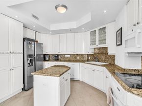 808 Brickell Key Dr 1808, Miami FL 33131