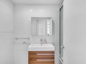 808 Brickell Key Dr 1808, Miami FL 33131