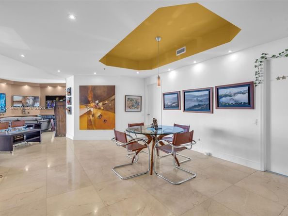 808 Brickell Key Dr 1808, Miami FL 33131