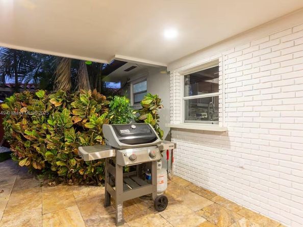 21250 NE 23rd Ave, Miami FL 33180