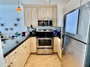 1990 Marseille Dr 303, Miami Beach FL 33141