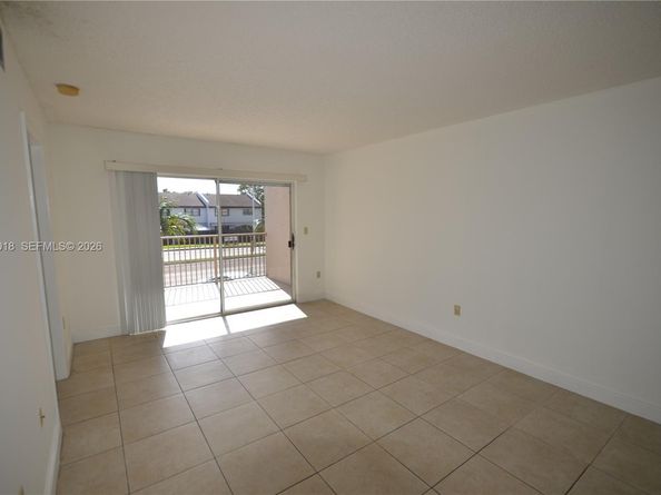 15201 SW 80th St 207, Miami FL 33193