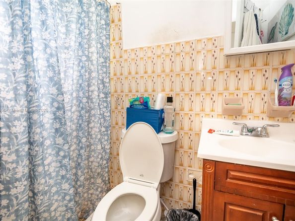 2331 NW 14th St, Miami FL 33125