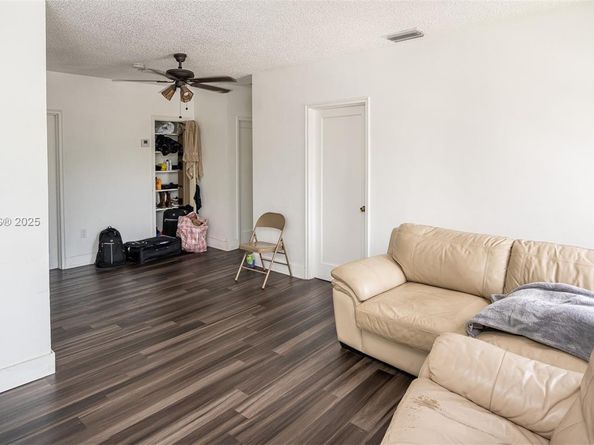 2331 NW 14th St, Miami FL 33125