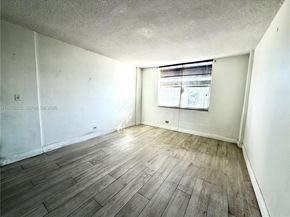 3660 NE 166th St 301 +40' Deeded Dock, North Miami Beach FL 33160