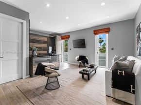 2887 Pine Tree Dr, Miami Beach FL 33140