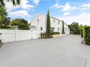 2887 Pine Tree Dr, Miami Beach FL 33140