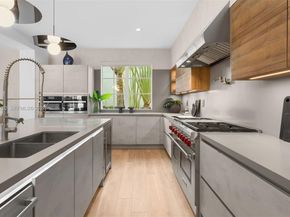 2887 Pine Tree Dr, Miami Beach FL 33140