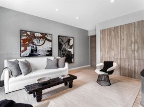 2887 Pine Tree Dr, Miami Beach FL 33140