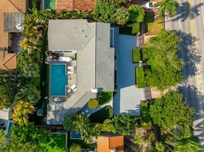 2887 Pine Tree Dr, Miami Beach FL 33140