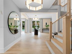 2887 Pine Tree Dr, Miami Beach FL 33140