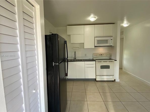 3058 NW 61st St, Miami FL 33142