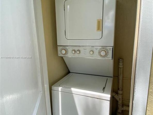 3058 NW 61st St, Miami FL 33142