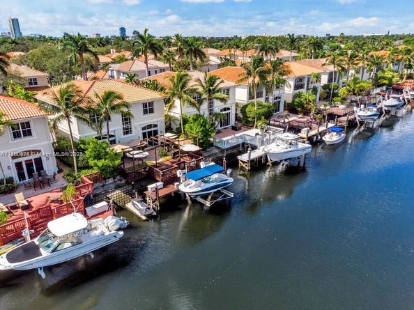 1141 Waterside Ln, Hollywood FL 33019