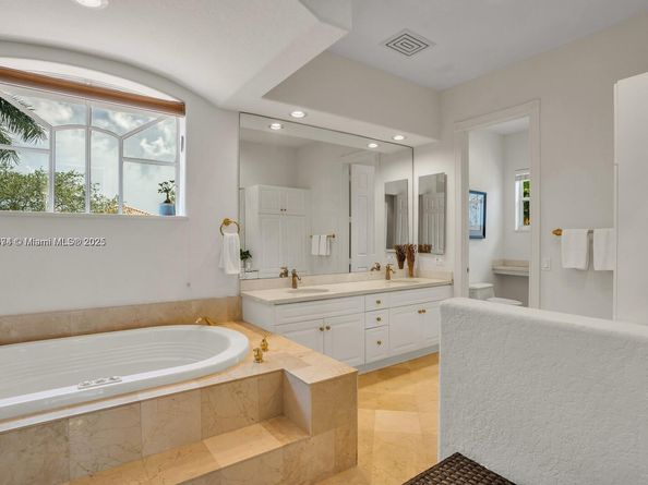 1141 Waterside Ln, Hollywood FL 33019