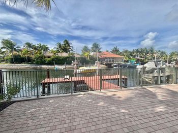 1141 Waterside Ln