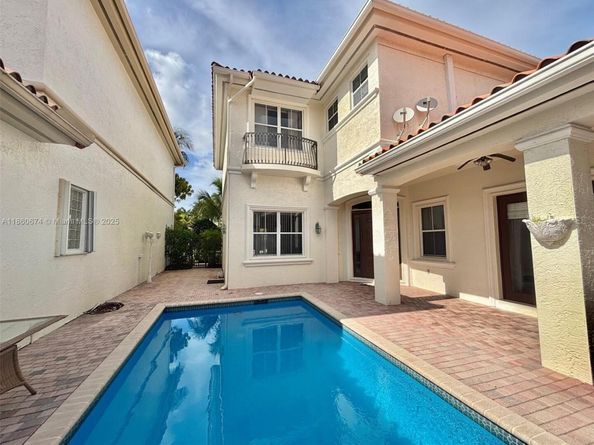 1141 Waterside Ln, Hollywood FL 33019