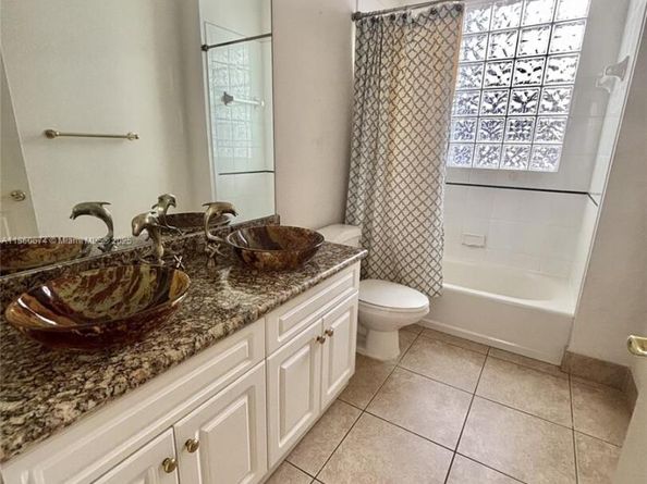 1141 Waterside Ln, Hollywood FL 33019