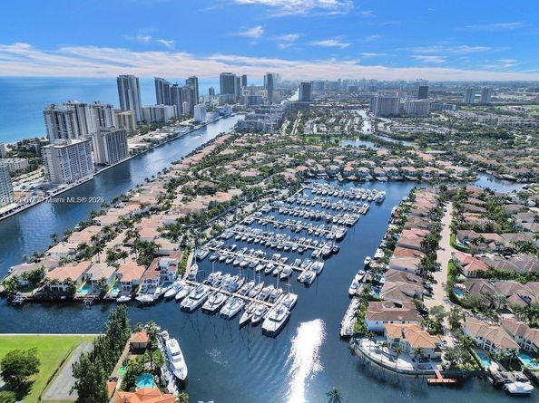1141 Waterside Ln, Hollywood FL 33019