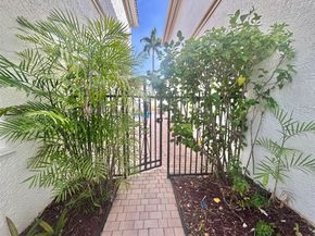 1141 Waterside Ln, Hollywood FL 33019