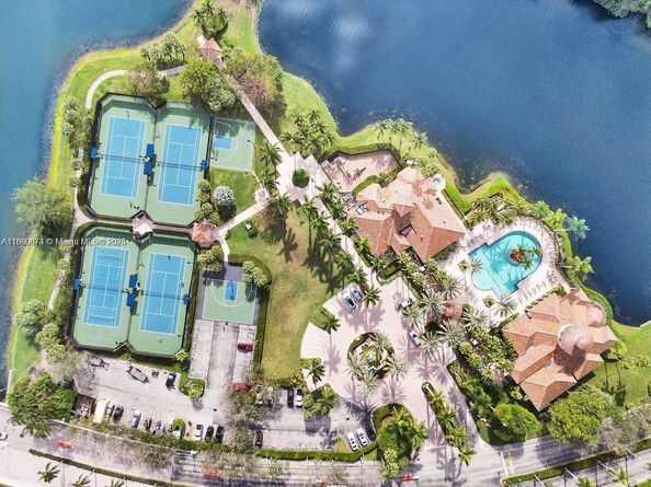 1141 Waterside Ln, Hollywood FL 33019