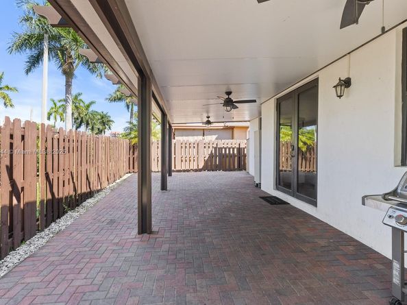 875 NW 97th Ct, Miami FL 33172
