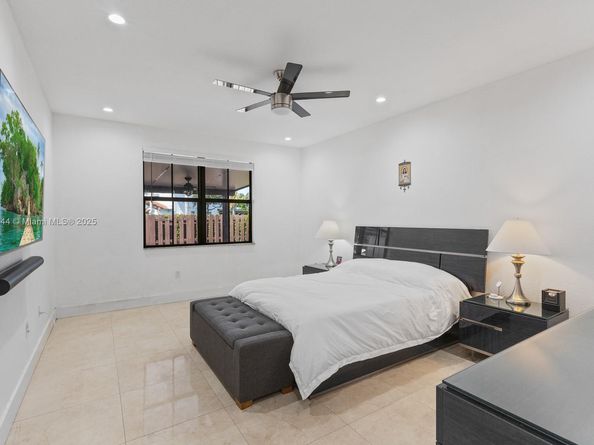 875 NW 97th Ct, Miami FL 33172